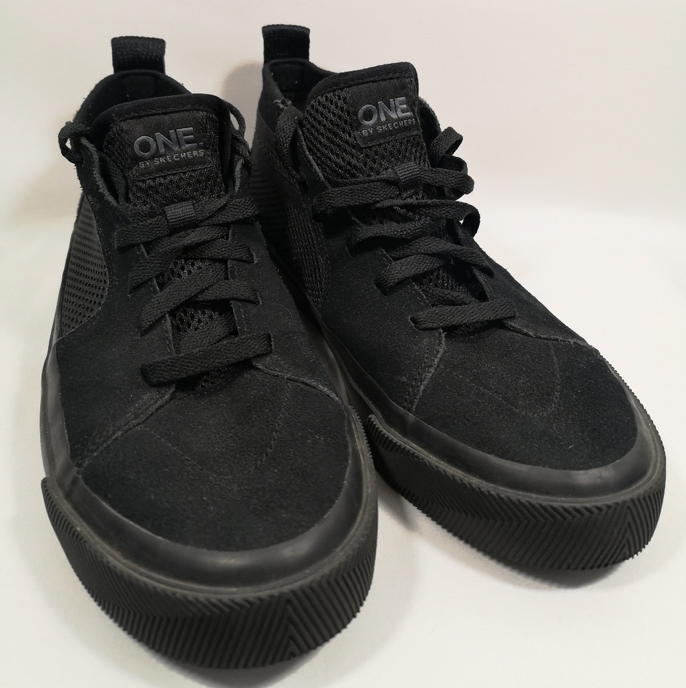Men's One by Skechers Black Faux Suede w Mesh Shoes, Great Condition Size 8.5US